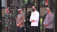 Presiden Jokowi Tinjau Vaksinasi Massal Jelang HUT Bhayangkara ke-75