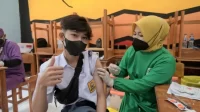 Pelajar Cianjur Antusias Ikut Vaksinasi COVID-19