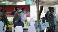Ridwan Kamil Dampingi Kapolri dan Panglima Tinjau Vaksinasi Massal Buruh