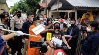 Rekonstruksi Kasus Pembunuhan ‘Istri Muda’ oleh Suami Sendiri, Pelaku Sadis Gorok Leher Korban Dua Kali Lalu Ditikam di Perut dan Punggung