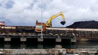 5.250 Ton Batu Bara dari Samarinda Dibongkar di Pelabuhan Cappa Ujung Parepare