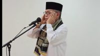 Taufan Pawe Kumandangkan Azan Perdana di Masjid Terapung BJ Habibie