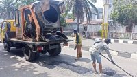 Dinas PUPR Parepare Tambal Jalan Berlubang di Jalur Mattirotasi