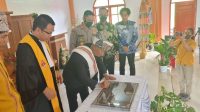 Bupati MB Hadiri Penahbisan Gereja Toraja Jemaat Imanuel
