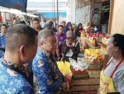 Kunjungi Pasar Lakessi, Taufan Pawe Jamin Stok Minyak Goreng Subsidi Aman
