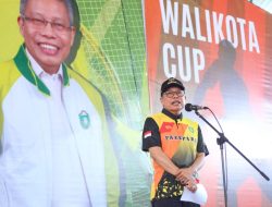 Taufan Pawe Tutup Turnamen Tenis Lapangan Walikota Cup 2023