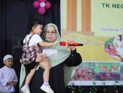 Erna Rasyid Taufan Apresiasi Penampilan Anak Didik pada Pelepasan dan Pentas Seni TK Bandar Madani
