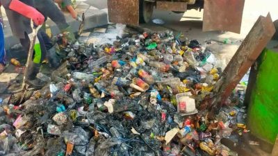 DLH Parepare Bersihkan Ruas Jalan dan Saluran, Imbau Masyarakat Jaga Kebersihan Lingkungan