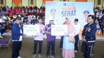 Pj Gubernur Sulsel Puji Antusiasme Ribuan Guru Ikut Jalan Sehat di Enrekang