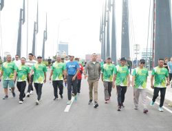 Pj Wali Kota Akbar Ali dan Kapolres Parepare Ikut Jalan Sehat Bersama Komunitas Healthy All Day di Makassar
