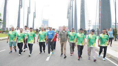 Pj Wali Kota Akbar Ali dan Kapolres Parepare Ikut Jalan Sehat Bersama Komunitas Healthy All Day di Makassar