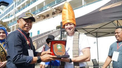 Kapal Pesiar Seabourn Odyssey Bawa Ratusan Wisman di Parepare, Akbar Ali: Terima Kasih Kunjungannya di Kota Tujuan Investasi