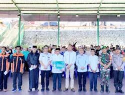 Pj Wali Kota Akbar Ali Serahkan Insentif ke 1.809 Tokoh Masyarakat Parepare