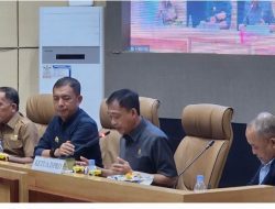 Terkesan Pemaparan di Musrenbang RPJPD, Akbar Ali Pindahkan Papan Nama Wali Kota Parepare ke Wakil Ketua DPRD RSA