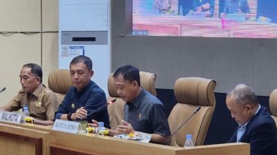 Terkesan Pemaparan di Musrenbang RPJPD, Akbar Ali Pindahkan Papan Nama Wali Kota Parepare ke Wakil Ketua DPRD RSA