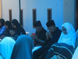 Melayat di Rumah Warga Kampung Pisang, MZ Doakan Almarhumah Husnul Khotimah dan Keluarga Diberi Ketabahan