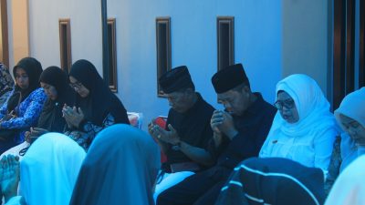 Melayat di Rumah Warga Kampung Pisang, MZ Doakan Almarhumah Husnul Khotimah dan Keluarga Diberi Ketabahan