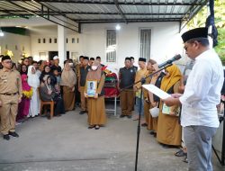 Sekcam Bacukiki Barat Berpulang, Pj Wali Kota Parepare Kemudikan Mobil Jenazah Menuju Lokasi Pemakaman