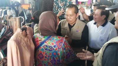 Blusukan di Pasar Sumpang, Bacalon Wali Kota MZ Janji Perjuangkan Hak Pedagang Berjualan Malam