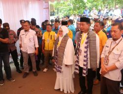 Ribuan Pendukung Kawal Erat-Bersalam Daftar di KPU Parepare