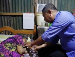 Pj Wali Kota Akbar Ali Kunjungi Lansia Sakit Sebatang Kara, Perintahkan Dirawat Intensif