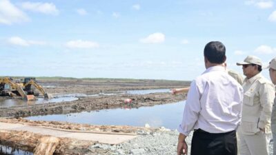 Presiden Prabowo dan Mentan Amran Tinjau Infrastruktur Areal Lumbung Pangan di Wanam