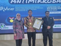 Taruna Ikrar BPOM Terima Piagam Rekor MURI Ikrar Pengendalian Resistensi Antimikroba Serentak dan Terbanyak