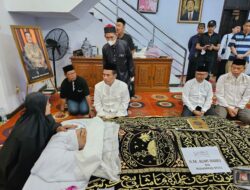 Didampingi Pj Gubernur Sulsel, Mentan Andi Amran Melayat ke Rumah Duka Alwi Hamu