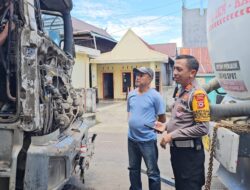 Patroli Pemantauan Arus Lalu Lintas, Kasat Lantas Polres Parepare Edukasi Sopir Truk Parkir di Tempat yang Aman