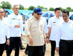 Didampingi Mentan Amran, Presiden Prabowo Bangga Melihat Lahan Rawa Jadi Sawah Produktif di Sumsel