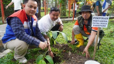 Aksi Nyata Hari Bumi: Pertamina FT Parepare Tanam Pohon Endemik di Kebun Raya Jompie
