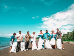 Aksi Bersih Pantai dan Penanaman Mangrove: Pertamina Patra Niaga IT Bitung Gaungkan Semangat Pelestarian Lingkungan yang Inklusif