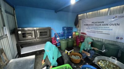 Perkuat Ekonomi dan Ketahanan Pangan, Pertamina Patra Niaga Sulawesi Kembangkan Budidaya Bebek Petelur di Maros