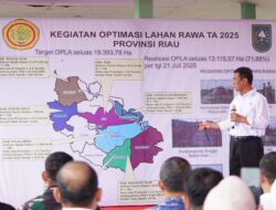 Kunjungi Siak, Mentan Amran Prioritaskan Petani: Akses Air dan Pupuk Jangan Dipersulit