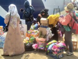 Pedagang Asongan “Bebas” Berjualan di Dermaga Pelabuhan Nusantara Parepare
