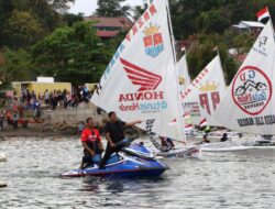 Wali Kota Tasming Hamid Lepas Lomba Perahu Tradisional Sandeq di PantaiKu