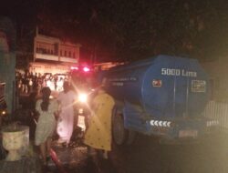 PAM Tirta Karajae Turunkan Mobil Tangki Bantu Penanganan Kebakaran di Menara