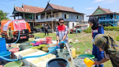 Pertamina Patra Niaga Sulawesi Salurkan 240 Ribu Liter Air Bersih untuk Warga Terdampak Kekeringan di Maros