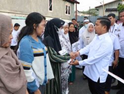 Wali Kota Tasming Hamid Serahkan Bantuan dan Letakkan Batu Pertama Rumah Layak Huni untuk Korban Kebakaran