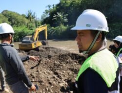 Tinjau Pengerukan Sungai, Wali Kota Tasming Hamid Komitmen Wujudkan Parepare Bebas Banjir