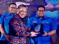 Asy’ari Abdullah dan Parman Agus Mante Terima Penghargaan dari Anis Matta di Puncak HUT ke-6 Partai Gelora
