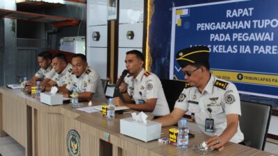 Pimpin Rapat Pengarahan Tupoksi Pegawai, Kalapas Parepare Tekankan Integritas dan Disiplin