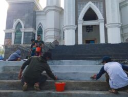 Jelang Ramadan, ASN Pemkot Parepare Bahu Membahu Benahi Masjid Agung