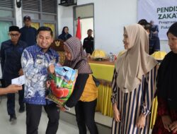 Wali Kota Tasming Hamid Serahkan Paket Ramadhan BAZNAS, Ajak Warga Perkuat Kebersamaan