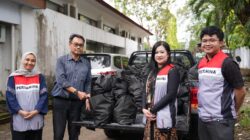 Pertamina Patra Niaga Sulawesi Salurkan Bantuan Ratusan Paket Sembako Jelang May Day 2026 di Sulsel