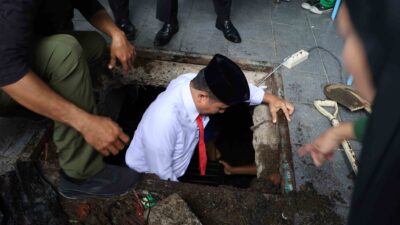 Wali Kota Parepare Turun Langsung Pantau Pengerukan Drainase di Kawasan Masjid Taqwa