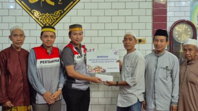 Pertamina Patra Niaga Sulawesi Salurkan Santunan Kepada Masjid dan Panti Asuhan di Ujung Tanah