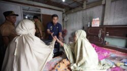 Wujud Kepedulian Pemkot Parepare, Tasming Hamid Bagikan Rastra dan Kursi Roda kepada Warga