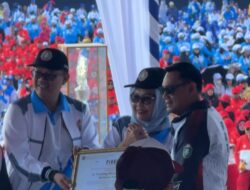 Wakil Wali Kota Parepare Terima Penghargaan di Pembukaan Porsenijar PGRI 2026